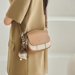 Urban Simplicity Leather Shoulder Bag