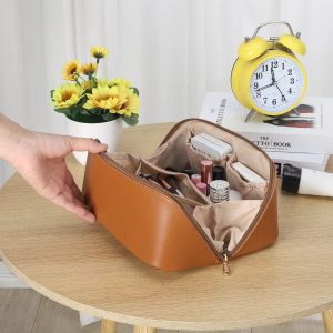 Faithful Traveler Large-Capacity Makeup Bag