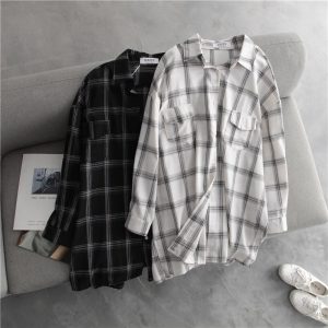 Loose and versatile plaid shirt